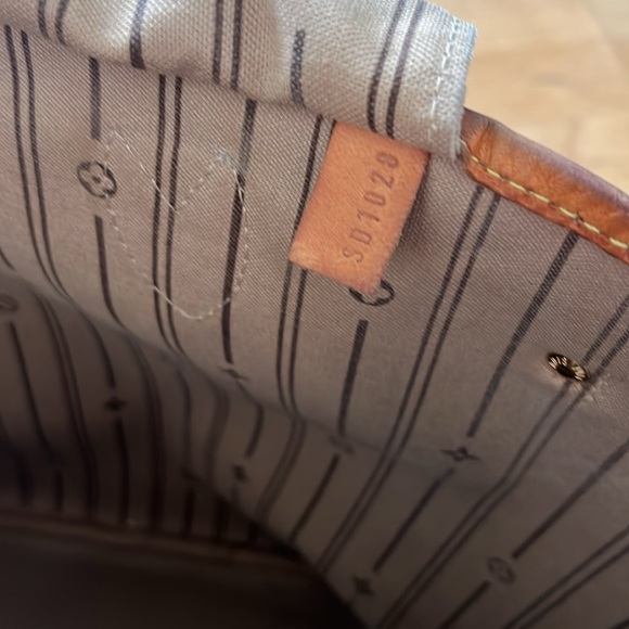 Louis Vuitton Neverfull MM tote - Picture 11 of 11